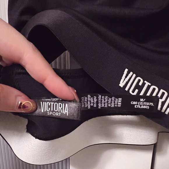 NWT Victoria’s Secret Racerback Sports Bra in Black Size M - Picture 4 of 6